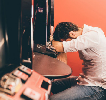 Игромания в Кароне